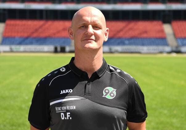 official photo opportunity Portrait Dates Hannover 96 Dennis Fischer Reha and Athletiktrainer Hannover 96 1 BL Portrait date 2018 2019 nordphotoxJaspersen nph00001