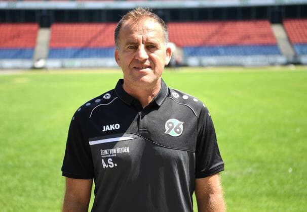 official photo opportunity Portrait Hannover 96 Volkan Bulut Co Coach Hannover 96 1 BL Portrait date 2018 2019 nordphotoxJaspersen nph00001