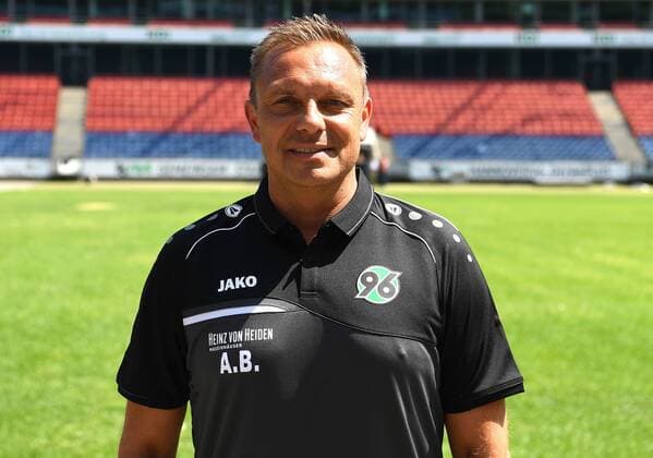 official photo opportunity Portrait Hannover 96 AndrŽ Breitenreiter Coach Hannover 96 1 BL Portrait date 2018 2019 nordphotoxJaspersen nph00001