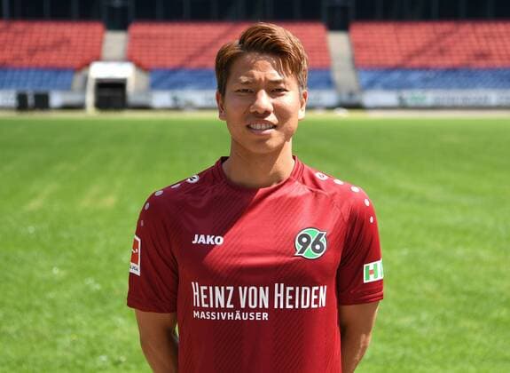 official photo opportunity Portrait Date Hannover 96 Takuma Asano Hannover 96 1 BL Portrait Date 2018 2019 nordphotoxJaspersen nph00001