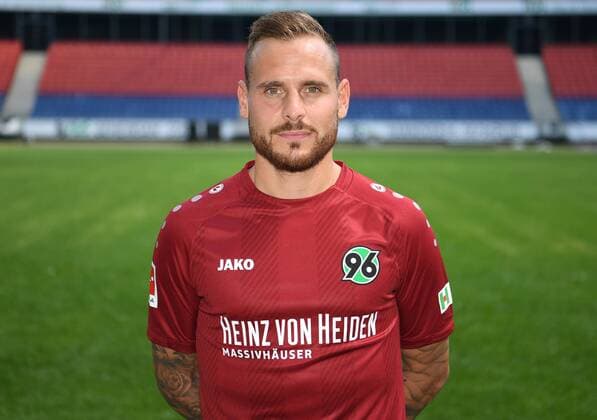 official photo opportunity Portrait date Hannover 96 Marvin Bakalorz Hannover 96 1 BL Portrait date 2018 2019 nordphotoxJaspersen nph00001