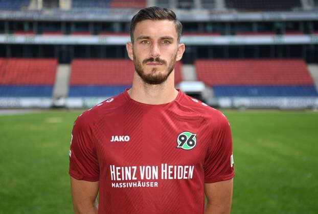 official photo session Portrait date Hannover 96 Josip Elez Hannover 96 1 BL Portrait date 2018 2019 nordphotoxJaspersen nph00001