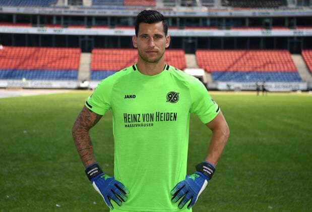 official photo opportunity Portrait date Hannover 96 Goalkeeper Philipp Tschauner Hannover 96 1 BL Portrait date 2018 2019 nordphotoxJaspersen nph00001