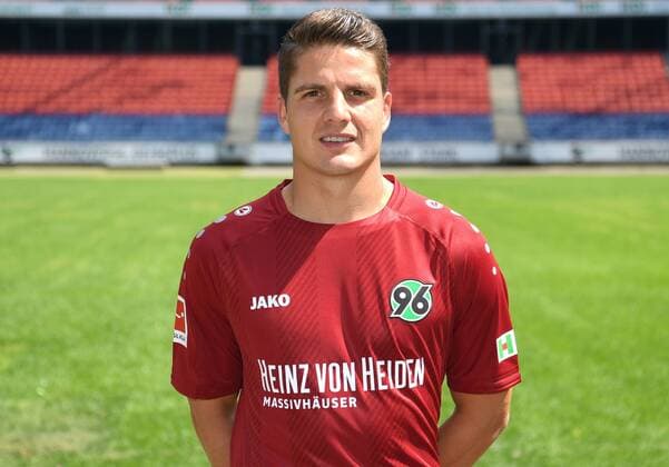 official photo opportunity Portrait date Hannover 96 Pirmin Schwegler Hannover 96 1 BL Portrait date 2018 2019 nordphotoxJaspersen nph00001