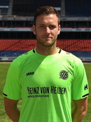official photo session Portrait date Hannover 96 Goalkeeper Michael Esser Hannover 96 1 BL Portrait date 2018 2019 nordphotoxJaspersen nph00001