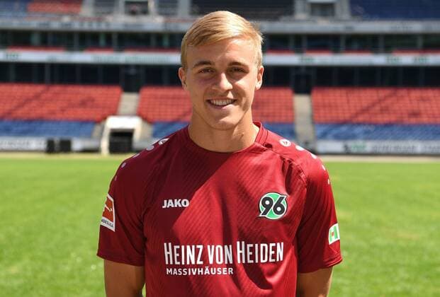 official photo opportunity Portrait Hannover 96 Timo Hübers Hannover 96 1 BL Portrait date 2018 2019 nordphotoxJaspersen nph00001