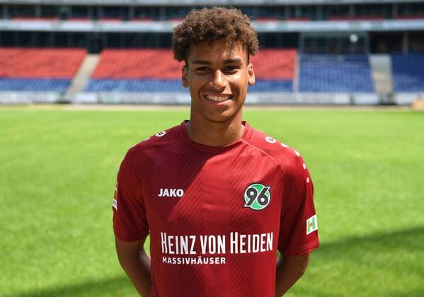 official photo opportunity Portrait Hannover 96 Linton Maina Hannover 96 1 BL Portrait date 2018 2019 nordphotoxJaspersen nph00001