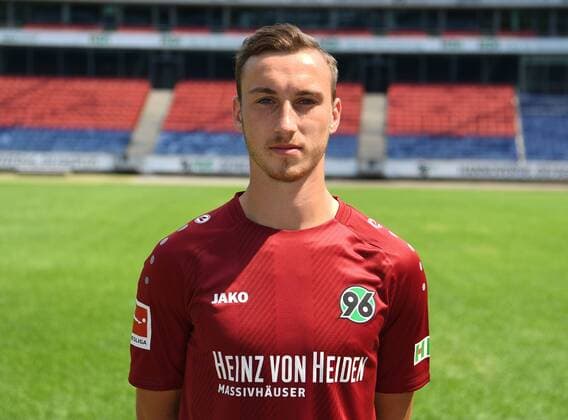 official photo opportunity Portrait date Hannover 96 Mike Steven Bähre Hannover 96 1 BL Portrait date 2018 2019 nordphotoxJaspersen nph00001