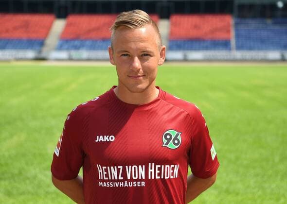 official photo session Portrait date Hannover 96 Uffe Bech Hannover 96 1 BL Portrait date 2018 2019 nordphotoxJaspersen nph00001