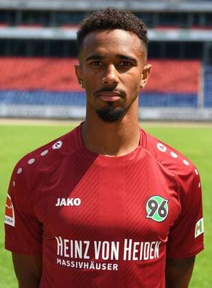 official photo opportunity Portrait date Hannover 96 Noah Joel Sarenren Bazee Hannover 96 1 BL Portrait date 2018 2019 nordphotoxJaspersen nph00001