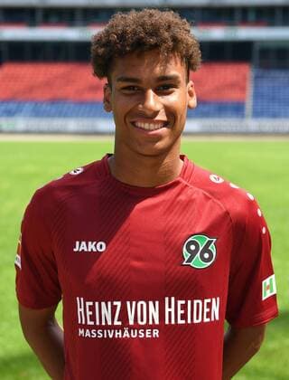 official photo opportunity Portrait Hannover 96 Linton Maina Hannover 96 1 BL Portrait date 2018 2019 nordphotoxJaspersen nph00001