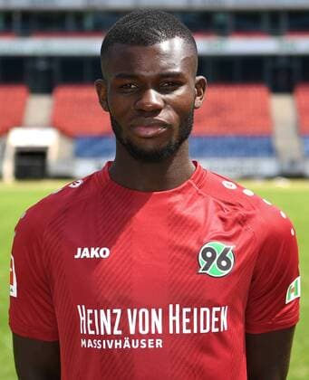 official photo session Portrait Hannover 96 Ihlas Bebou Hannover 96 1 BL Portrait date 2018 2019 nordphotoxJaspersen nph00001