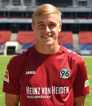 official photo opportunity Portrait Hannover 96 Timo Hübers Hannover 96 1 BL Portrait date 2018 2019 nordphotoxJaspersen nph00001