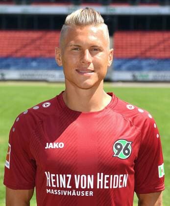 official photo opportunity Portrait date Hannover 96 Matthias Ostrzolek Hannover 96 1 BL Portrait date 2018 2019 nordphotoxJaspersen nph00001