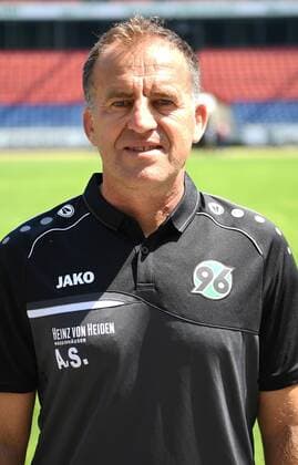 official photo opportunity Portrait Hannover 96 Volkan Bulut Co Coach Hannover 96 1 BL Portrait date 2018 2019 nordphotoxJaspersen nph00001