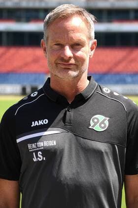 official photo session Portrait Hannover 96 Jörg Sievers Goalkeeping coach Hannover 96 1 BL Portrait date 2018 2019 nordphotoxJaspersen nph00001