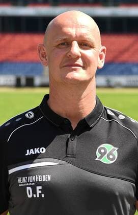 official photo opportunity Portrait Dates Hannover 96 Dennis Fischer Reha and Athletiktrainer Hannover 96 1 BL Portrait date 2018 2019 nordphotoxJaspersen nph00001