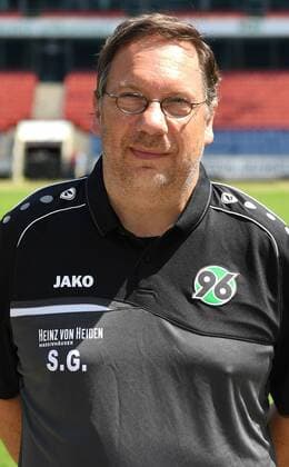 official photo opportunity Portrait Date Hannover 96 Steffen Gniesmer Physiotherapist Hannover 96 1 BL Portrait Date 2018 2019 nordphotoxJaspersen nph00001