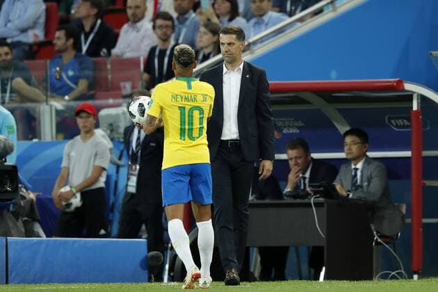 (L-R) Neymar of Brazil, Serbia coach Mladen Krstajic during the 2018 FIFA World Cup WM Weltmeisterschaft Fussball Russia group E match between Serbia and Brazil at the Otkrytiye Arena on June 27, 2018 in Moscow, Russia FIFA World Cup 2018 Russia 2017 2018 xVIxVIxImagesx xMauricexvanxSteenxWKxIVx 11536095