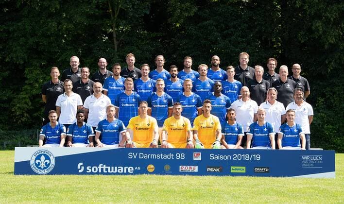19 07 2018 xfux Soccer 2 Bundesliga SV Darmstadt 98 Photo contest season 2018 2019 Portrait deadline 2018 2019 Team photo emspor emonline deloka 4 Series from left to right Michael Richter Physiotherapist Dirk Schmitt Physiotherapist Bjoern Rein Yannick Stark Tobias Kempe Terrence Boyd Team doctor Dr Philip Jessen Team doctor Dr Ingo Schwinnen Team doctor Dr Alexander Lesch 3 Series vl Team Manager Michael Stegmayer Supervisor Matthias Neumann Slobodan Medojevic Sandro Sirigu Aytac Sulu Immanuel Hoehn Luca Gelleichtichter Supervisor Helmut Bubu Koch Supervisor Utz Pfeiffer 2 Series vl Athletiktrainer and video analyst Kai Peter Schmitz Interim goalkeeping coach Uwe Zimmermann Patrick Banggaard Felix record Marcel Franke Wilson Kamavuaka assistant coach Frank Steinmetz Co Manager Sascha Franz Coach Dirk Schuster Front row from left to right Jamie Maclaren Joevin Jones Sebastian Hertner Florian Stritzel Daniel Heuer Fernandes Joël Orel McKinze Gaines Fabian Holland Marvin Mehlem Darmstadt