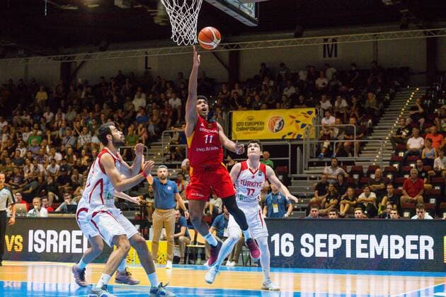 GER Basketball EM 2018 U20 men men in Chemnitz quarterfinal Germany vs Turkey Turkey 19 07 2018 Chemnitz GER basketball EM 2018 U20 Men men in Chemnitz quarterfinal Germany vs Turkey Turkey in the picture Kostja Mushidi 11 Germany Erkin Senel 11 Turkey nordphotoxDostmann nph00325