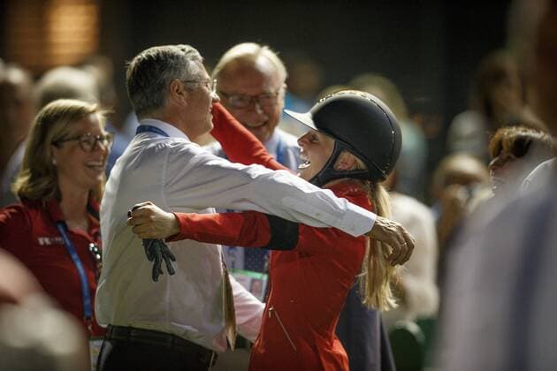 Sport Themen der Woche KW29 Sport Bilder des Tages Aachen - CHIO 2018, BECKER Otto (Bundestrainer), KLAPHAKE Laura (GER) Aachen - CHIO 2018 Siegerehrung Mercedes Benz Nationenpreis 19. Juli 2018 Â© - *** Aachen CHIO 2018 BECKER Otto National Coach KLAPHAKE Laura GER Aachen CHIO 2018 Presentation ceremony Mercedes Benz Nations Cup 19 July 2018 ©
