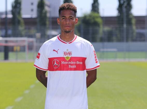 Dennis Aogo VfB Stuttgart 1893 1 BL Portraettermin 2018 2019