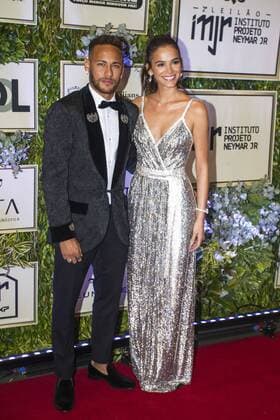 Instituto Neymar Jr realiza Leilao SÃO PAULO, SP - 19.07.2018: INSTITUTO NEYMAR JR REALIZA LEILAO - The Neymar Jr Project Institute holds, for the second consecutive year, the charity auction for the institution& 39;s socio-educational activities. In this issue, the hosts of evening, Ne, Neymar Jr. and his family, welcomed about 700 guests among athletes, celebrities and business people. The big news of the night was the 25 lots auctioned, presented by five celebrities. In the highlight the player and his girlfriend actress Bruna Marquezine pose for photos. (Photo: Emerson Santos Fotoarena) x1571277x  EmersonxSantos