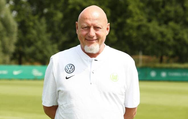 Physiotherapist Jörg Drill Sport Football Soccer DFL first 1 Bundesliga Mens Season 2018 2019 20 07 2018 VfL Wolfsburg Team photo Portrait date Squad Portrait Presentation Presentation Press event