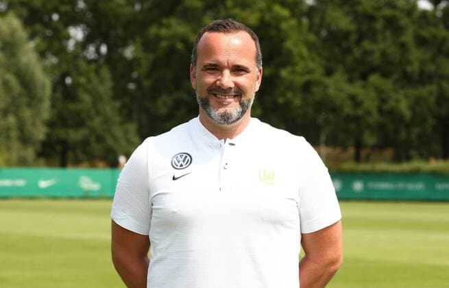 Chiropractor Alexander Steinbrenner Sport Football Soccer DFL first 1 Bundesliga Mens Season 2018 2019 20 07 2018 VfL Wolfsburg Team portrait Portrait date Squad Portrait Presentation Presentation Press event