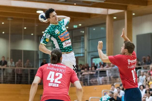 Patrick Weber SG BBM Bietigheim 42 Nemanja Zelenovic Frisch On Goeppingen 42 Michael Oehler SG BBM Bietigheim 17 FRESH ON Goeppingen vs SG BBM Bietigheim Reichstadt Cup 2018 Handballl DKB Men 1 Bundesliga Season 18 19 GER 20 07 2018 FRESH ON Goeppingen vs SG BBM Bietigheim Reichstadt Cup 2018 Handballl DKB Men 1 Bundesliga Season 18 19 GER 20 07 2018 Leinfelden Echterdingen Copyright: xEIBNER WolfgangxFrankx EP_WFK