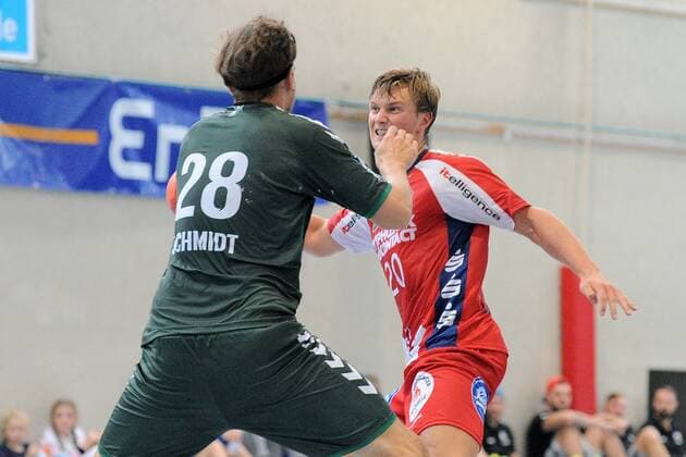 Jonathan Carlsbogard TBV Lemgo 20 against Erik Schmidt Fuechse Berlin 28 Handball Mens Preparatory Tournament Esslinger Markplatzturniers Final 21 07 2018 Photo TBaur Eibner Fuechse Berlin vs TBV Lemgo Esslingen Copyright: xEIBNER TobiasxBaurx EP_TBR