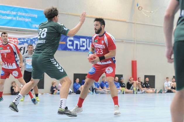 Tim Suton TBV Lemgo 23 against Erik Schmidt Fuechse Berlin 28 Handball Mens Preparatory Tournament Esslinger Markplatzturniers Final 21 07 2018 Photo TBaur Eibner Fuechse Berlin vs. TBV Lemgo Esslingen Copyright: xEIBNER TobiasxBaurx EP_TBR