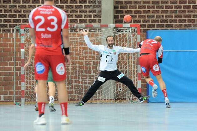 Silvio Heinevetter Fuechse Berlin 12 in goal against Tim Hornke TBV Lemgo 17 handball men preparation tournament Esslingen market place finals 21 07 2018 Photo TBaur Eibner Fuechse Berlin vs TBV Lemgo Esslingen Copyright: xEIBNER TobiasxBaurx EP_TBR