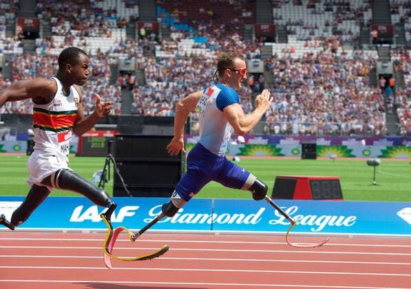 Sport Themen der Woche KW29 Sport Bilder des Tages Muller Anniversary Games Richard Whitehead of Great Britain (right) finishes 2nd to Ntando Mahlangu of South Africa in the men?s T61 200m during the Muller Anniversary Games at the London Stadium, Stratford Content Not Available For UK Newspapers Copyright: xAlanxStanfordx FIL-12055-0066
