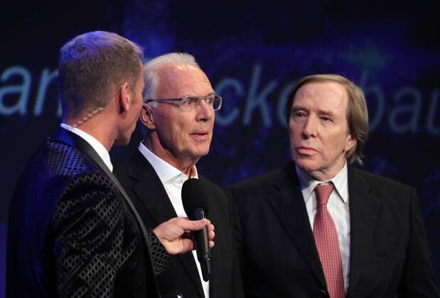 Bavarian Sports Prize of the Prime Minister Franz Beckenbauer is awarded the title of Sportsman of Bavaria Franz Beckenbauer is awarded Sportsman of the Century Presenter Markus Othmer Franz Beckenbauer and Günter Netzer Münchdn Bavaria Germany BMW Welt