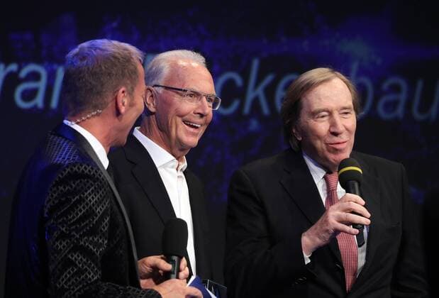 Bavarian Sports Prize of the Prime Minister Franz Beckenbauer is awarded the title of Sportsman of Bavaria Franz Beckenbauer is awarded Sportsman of the Century Presenter Markus Othmer Franz Beckenbauer and Günter Netzer Münchdn Bavaria Germany BMW Welt