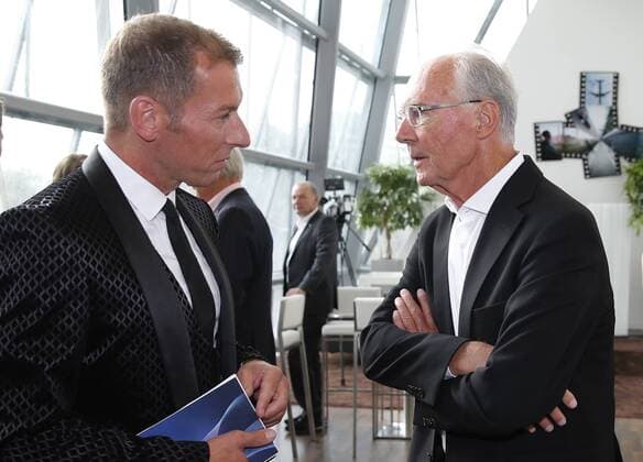 Bavarian Sports Prize of the Prime Minister Franz Beckenbauer is awarded the title of Sportsman of Bavaria Franz Beckenbauer is awarded Sportsman of the Century Meeting with Markus Othmer and Franz Beckenbauer Münchdn Bavaria Germany BMW Welt