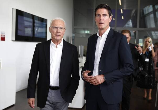 Bavarian Sports Award of the Prime Minister Franz Beckenbauer is awarded the title of Sportsman of Bavaria Franz Beckenbauer is awarded Sportsman of the Century Franz Beckenbauer and Marcus Höfl Manager Münchdn Bavaria Germany BMW Welt