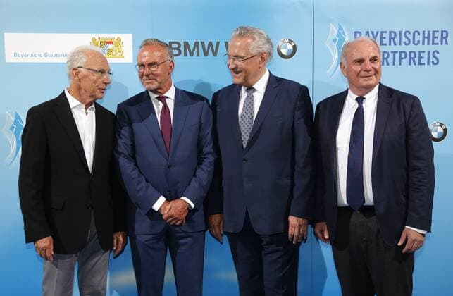 Franz Beckenbauer is awarded Sportsman of the Year by Franz Beckenbauer Franz Beckenbauer Karl Heinz Rummenigge Minister of the Interior Joachim Herrmann and Uli Hoeneß Münchdn Bavaria Germany BMW Welt