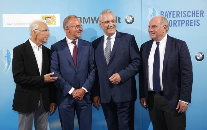 Franz Beckenbauer is awarded Sportsman of the Year by Franz Beckenbauer Franz Beckenbauer Karl Heinz Rummenigge Minister of the Interior Joachim Herrmann and Uli Hoeneß Münchdn Bavaria Germany BMW Welt