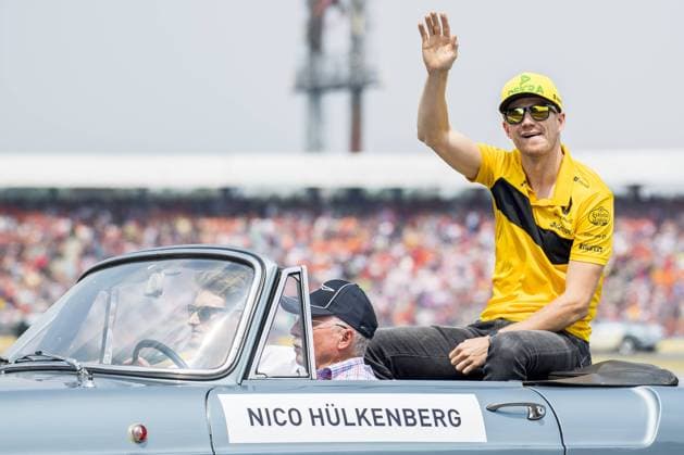 Motorsport Formula 1 Season 2018 2019 Race on Sunday 22 07 2018 at the Hockenheimring in Hockenheim Germany Nico Hülkenberg Huelkenberg Renault Sport Formula One Team beckons to the fans Copyright: xInderliedx