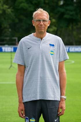 Dr Ulrich Schleicher Team Doctor Hertha BSC Berlin 1 BL DFL Portrait Date 2018 2019