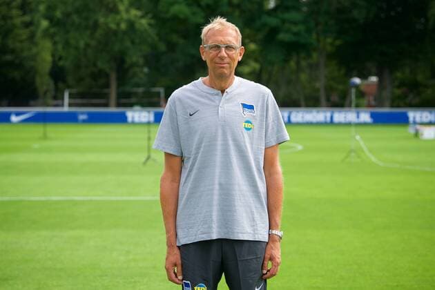Dr Ulrich Schleicher Team Doctor Hertha BSC Berlin 1 BL DFL Portrait Date 2018 2019