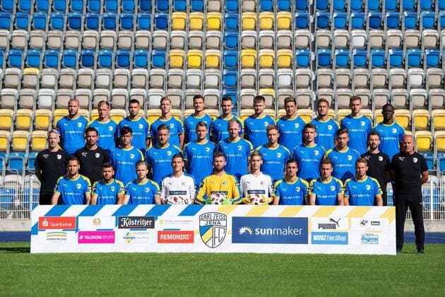 Manfred Starke Rene Eckardt Nicolas Erlbeck Sören Eismann Michael Schüler Maximilian Wolfram Dominik Bock Kevin Pannewitz Julian Günther Schmidt Maximilian Schlegel Fabien Tchenkoua middle row left coach Mark Zimmermann co coach Martin Ullmann Logan Rogerson Matthias Kühne Firat Sucsuz Guillaume Cros Goalkeeper Jo Coppens Goalkeeper Raphael Koczor Goalkeeper Lukas Sedlak Justin Show Denis Jäpel Florian Brügmann Ernst Abbe Sportfeld Jena. Dennis Slamar Marius Grösch Justin Gerlach Felix Brügmann Valentin Reitstetter James Kevin Nahr Athletics and Rehabilitation Coach Max Habereder Goalkeeping Coach Bernd Lindrath