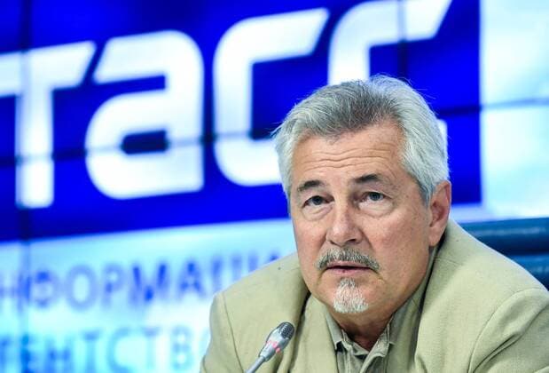 MOSCOW, RUSISA - JULY 24, 2018: Head coach of the Russian national beach tennis teams, Vice President of the Russian Tennis Federation Dmitry Vikharev attends a press conference PK Pressekonferenz on the upcoming international summer tennis events in Moscow. Maxim Grigoryev TASS  TS08A89C