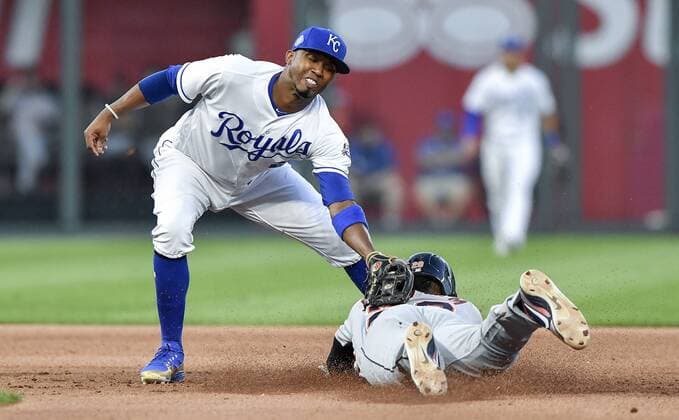 July 24, 2018 - Kansas City, MO, USA - Kansas City Royals shortstop Alcides Escobar, left, tags out the Detroit Tigers Niko Goodrum trying to steal second in the fourth inning on Tuesday, July 24, 2018, at Kauffman Stadium in Kansas City, Mo. Detroit at Kansas City - ZUMAm67_ 20180724_zaf_m67_034 Copyright: xJohnxSleezerx
