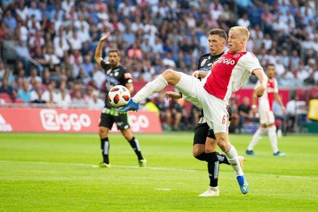 Donny van de Beek of Ajax , Lukas Spendlhofer of SK Sturm Graz during the UEFA Champions League second round qualifying first leg match between Ajax Amsterdam and Sturm Graz at the Johan Cruijff Arena on July 25, 2018 in Amsterdam, The Netherlands UEFA Champions League 2018 2019 xVIxVIxImagesx xTomxBodexMultimediaxIVx 11586224