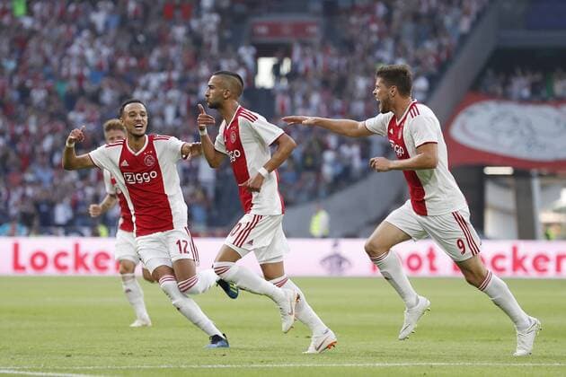 Sport Bilder des Tages (L-R) Noussair Mazraoui of Ajax, Hakim Ziyech of Ajax, Klaas Jan Huntelaar of Ajax during the UEFA Champions League second round qualifying first leg match between Ajax Amsterdam and Sturm Graz at the Johan Cruijff Arena on July 25, 2018 in Amsterdam, The Netherlands UEFA Champions League 2018 2019 xVIxVIxImagesx xMauricexvanxSteenxIVx 11586240