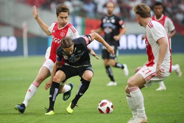 SOCCER - UEFA CL quali, Ajax vs Sturm AMSTERDAM,NETHERLANDS,25.JUL.18 - SOCCER - UEFA Champions League qualification, AFC Ajax Amsterdam vs SK Sturm Graz. Image shows Carel Eiting (Ajax), Stefan Hierlaender (Sturm) and Frenkie de Jong (Ajax). GEPAxpictures xChristianxWalgram